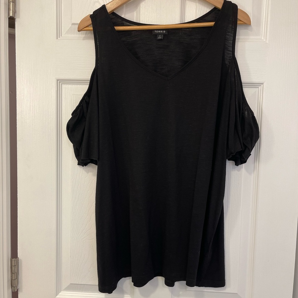 Cold shoulder short sleeve top from torrid size 2